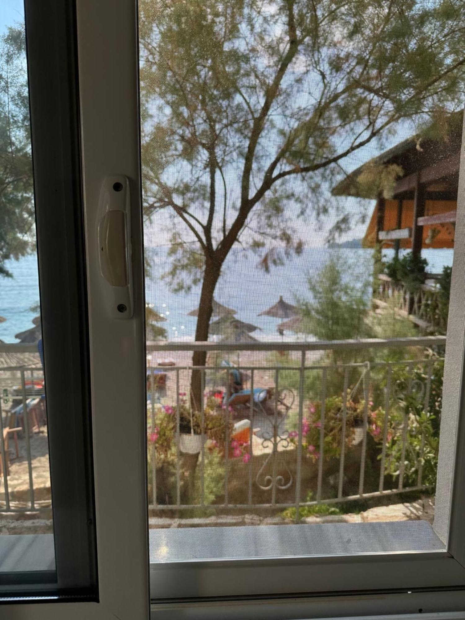 Potami Seashell Hotel Himare Exterior photo