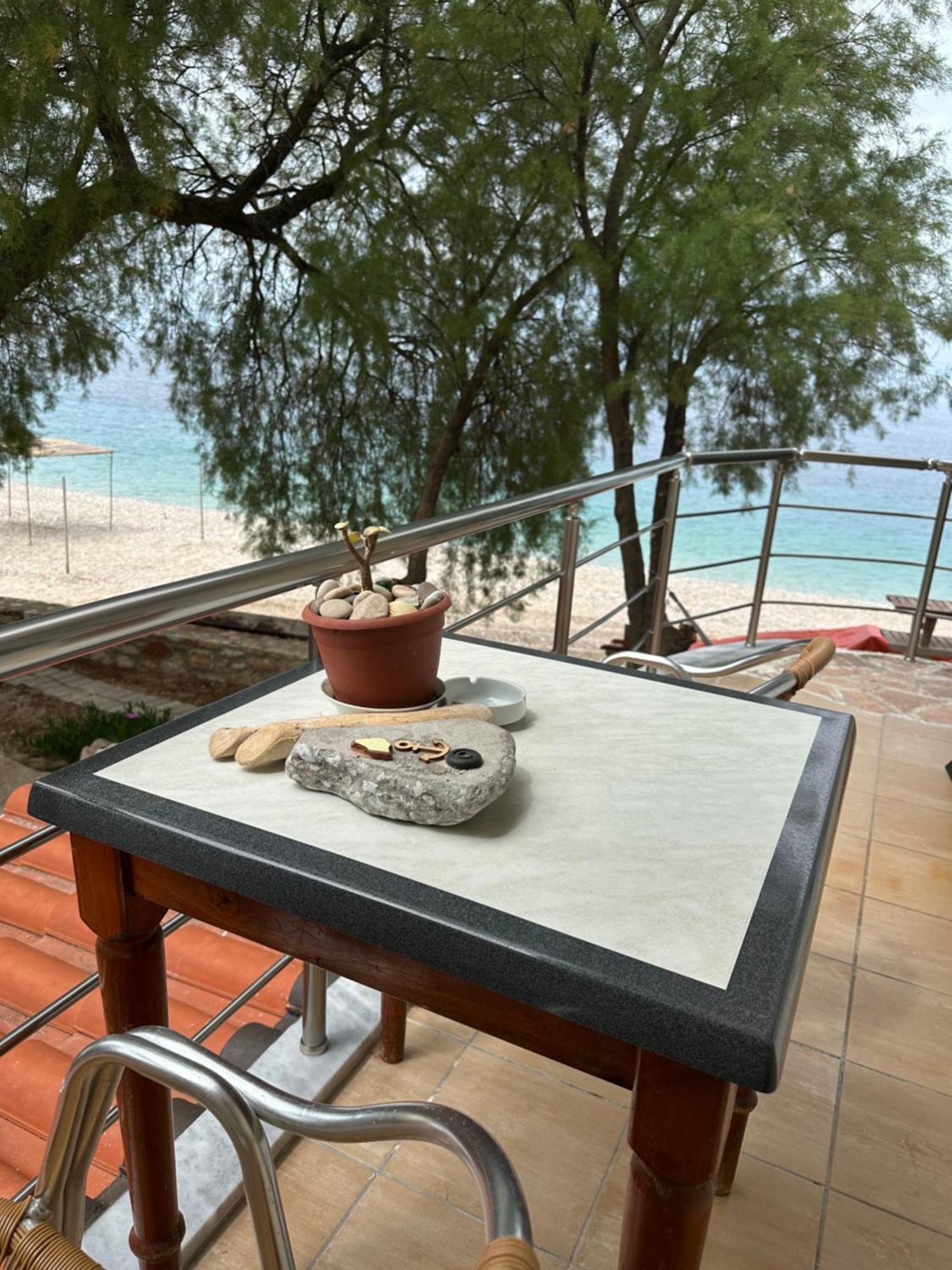 Potami Seashell Hotel Himare Exterior photo